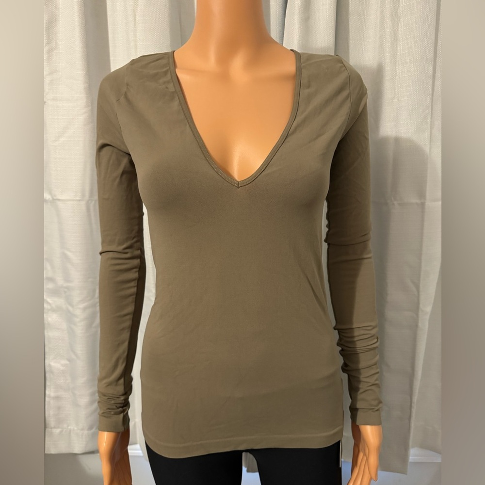 Great Free People Intimately size M L olive green long sleeve v-neck shirt NWOT